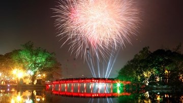 900.000 đồng một chỗ ngồi xem pháo hoa ở Hà Nội