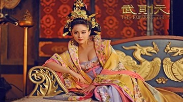 Vẻ đẹp tuyệt sắc của ''Tiêu Thục Phi'' Trương Hinh Dư