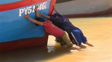 Phú Yên: Hàng trăm tàu thuyền mắc cạn