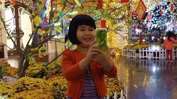 Bé Nhím nhí nhảnh làm duyên