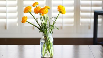 Bạn có biết, hoa tươi lâu nhờ rượu?