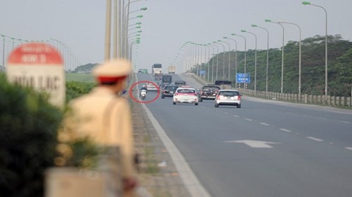 Tịch thu xe máy đi vào đường cao tốc