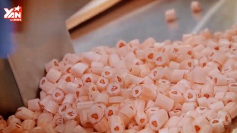 Đột nhập vào xưởng làm kẹo thủ công cực dễ thương