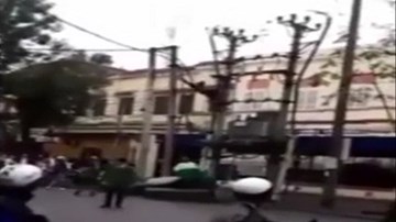 Thanh niên ngáo đá bị điện giật tung khi trèo lên trạm biến áp nằm