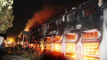 Công ty Việt Nam SamHo bốc cháy ngùn ngụt suốt đêm