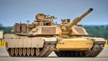 Cận cảnh vũ khí hạng nặng Mỹ cập cảng Baltic