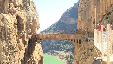 Tây Ban Nha mở cửa con đường nguy hiểm nhất thế giới