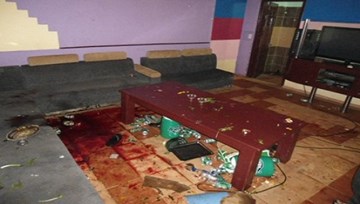 Chém người đẫm máu trong quán karaoke