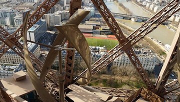 Gắn tuabin gió trên tháp Eiffel