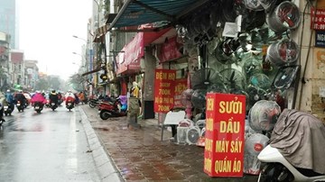 Hà Nội: Mưa phùn kéo dài, thiết bị chống ẩm đắt khách
