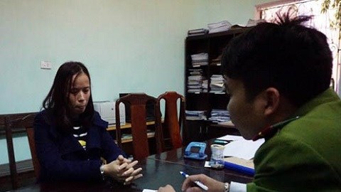 Nữ tài xế ân hận, khóc xin sau khi chống người thi hành công vụ