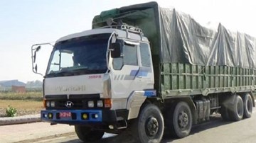 Bình Thuận: Bắt 2 xe quá tải gắn biển số đỏ giả