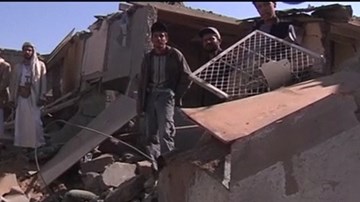 Không kích nhà máy sữa, ít nhất 25 người thiệt mạng