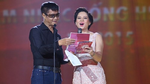 Khán giả cười lăn lộn vì màn ''chém gió'' của Lê Hoàng
