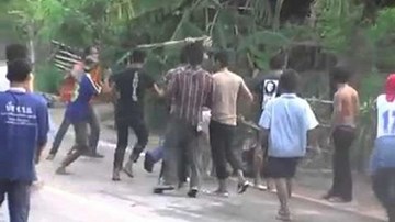 Bị đánh hội đồng vì hành hạ dã man bạn gái