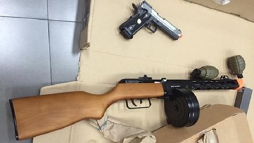 Lô súng khủng tại sân bay Tân Sơn Nhất