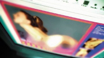 “Trả thù khiêu dâm” bị phạt tù 2 năm