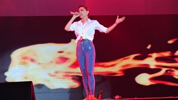 The Remix - liveshow 10: Tóc Tiên kín bưng vẫn nổi bần bật