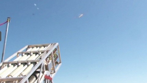 Lộ diện clip Hải quân Mỹ phóng đồng loạt 30 UAV từ pháo đa nòng