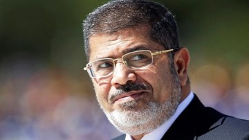 Tổng thống Morsi của Ai Cập bị lật đổ và xét xử trong lồng kính chống đạn