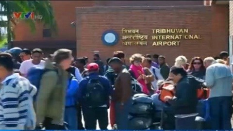 Hàng nghìn người mắc kẹt tại sân bay Kathmandu sau động đất