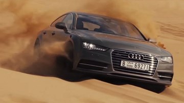 Audi A7 Sportback 2015 chạy trên cát ở Dubai