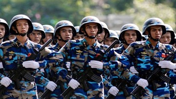 Hải quân diễu binh với dàn vũ khí hiện đại