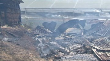 Mâu thuẫn gia đình, chồng đổ xăng đốt nhà