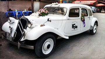 Độc đáo tour du lịch Hà Nội bằng xe cổ của Heri Trần