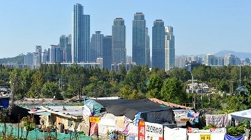 Hàn Quốc: Phá khu ổ chuột “núp bóng” khu Gangnam giàu có