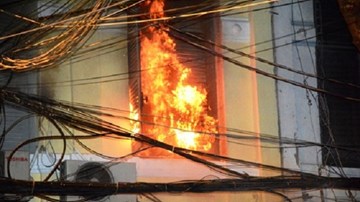 TP.HCM: Cháy lớn cửa hàng điện tử, bé gái 2 tuổi tử vong