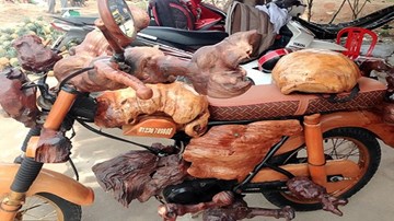 Chiếc xe máy làm bằng gỗ kì dị nhất Nghệ An