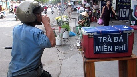 Nắng nóng và nước giải khát miễn phí ở Sài Gòn