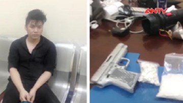 Cảnh sát cơ động tóm gọn 2 xe taxi tàng trữ súng, đạn, thuốc lắc, ma túy tổng hợp