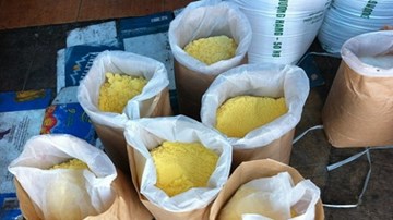 Rùng mình đường cát vàng làm từ axít photphoric và phẩm màu