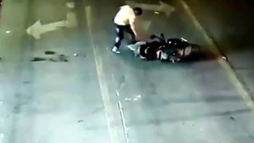 Đi ngược chiều, một phụ nữ bị đánh dã man ở Trung Quốc