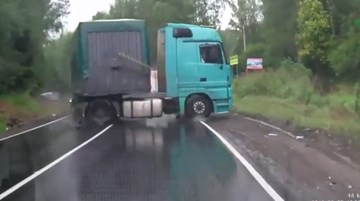 Hú hồn xe tải suýt gây tai nạn thảm khốc