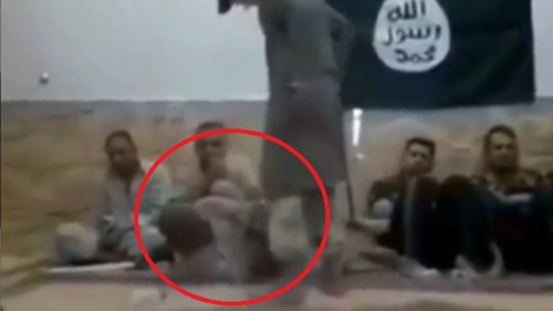 IS dẫm đạp, hành hạ người hút thuốc lá