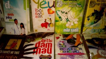 Mạnh tay xử lý sách ngôn tình, đồng tính nam