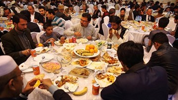 Quốc hội thông qua luật kiểm soát lượng khách mời khi mùa cưới đang đến gần