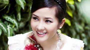 Cận cảnh nhan sắc càng ngày càng mặn mà của Hồng Nhung