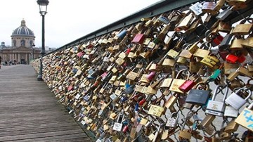 Pháp dỡ bỏ 1 triệu ổ khóa trên cầu tình yêu Pont des Arts