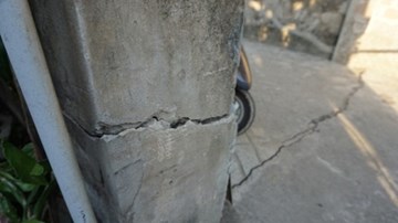 Nghệ An: Hàng trăm nhà dân bị nứt vì thi công dự án