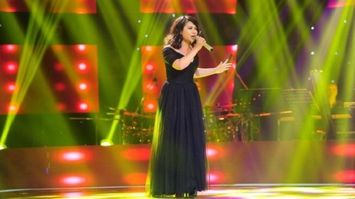 Giọng hát Việt - tập 5: Giám khảo tranh giành 'cô gái vừa ăn vừa hát' Vũ Thị Phượng