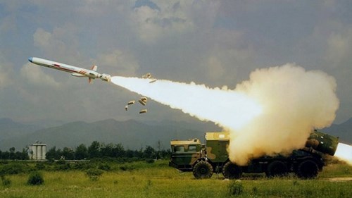 Cận cảnh Nga khai hỏa hàng loạt tên lửa S-400