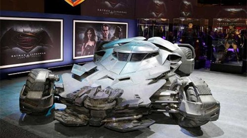 Vén màn xe khủng của siêu nhân Batman