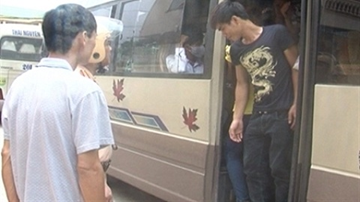 Xử lý xe khách 29 chỗ chở 52 người