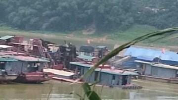 Phú Thọ: Khai thác cát trái phép “rầm rộ” suốt ngày đêm