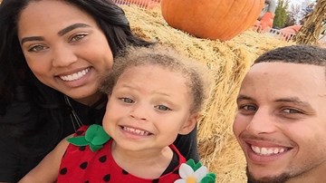 Con gái ngôi sao bóng rổ Curry gây ấn tượng với giới truyền thông