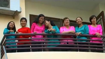 Bài ca vui nhộn của những phóng viên 'chân đất'